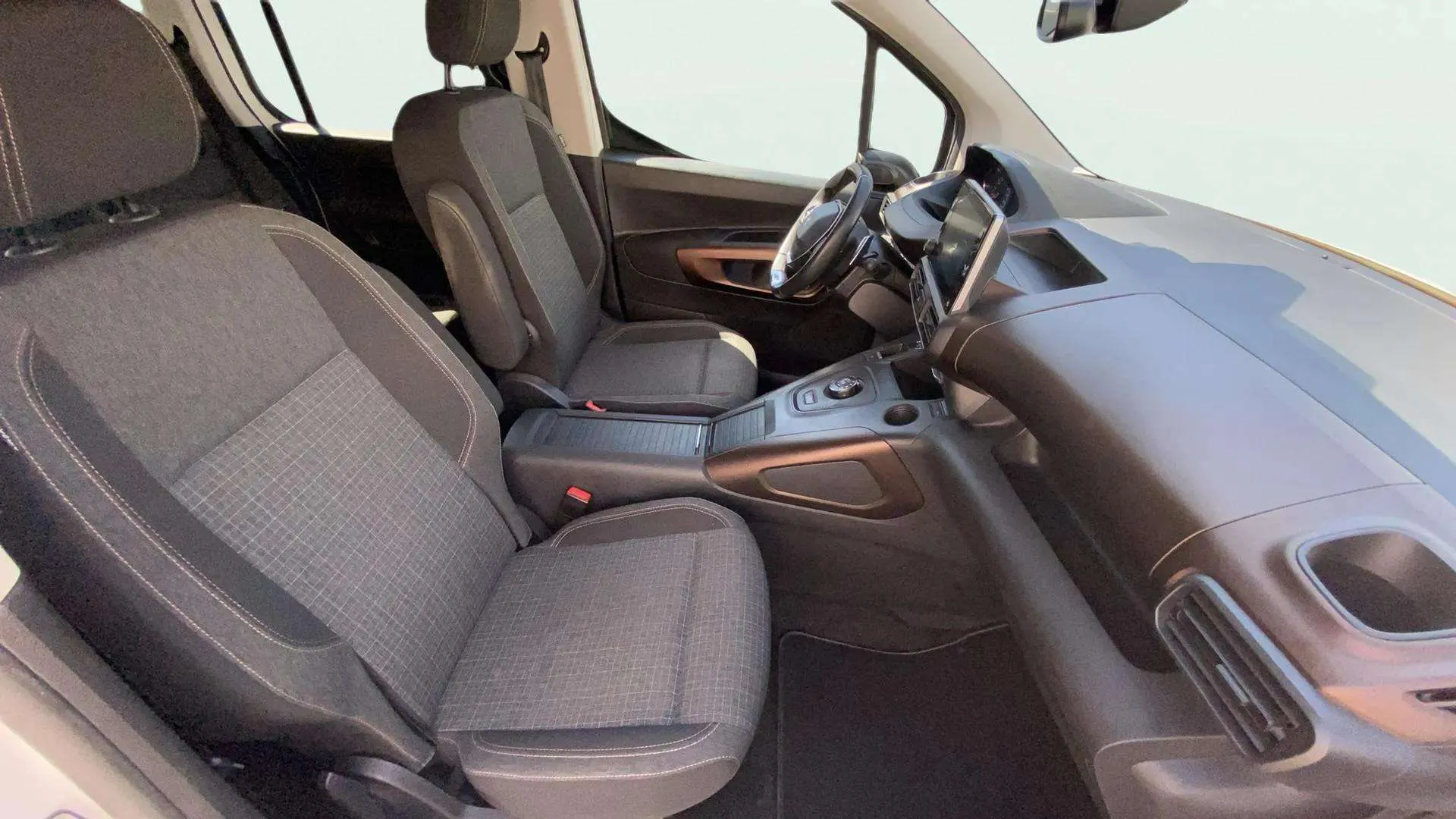 Peugeot Rifter GT BlueHDi 130 - foto 15