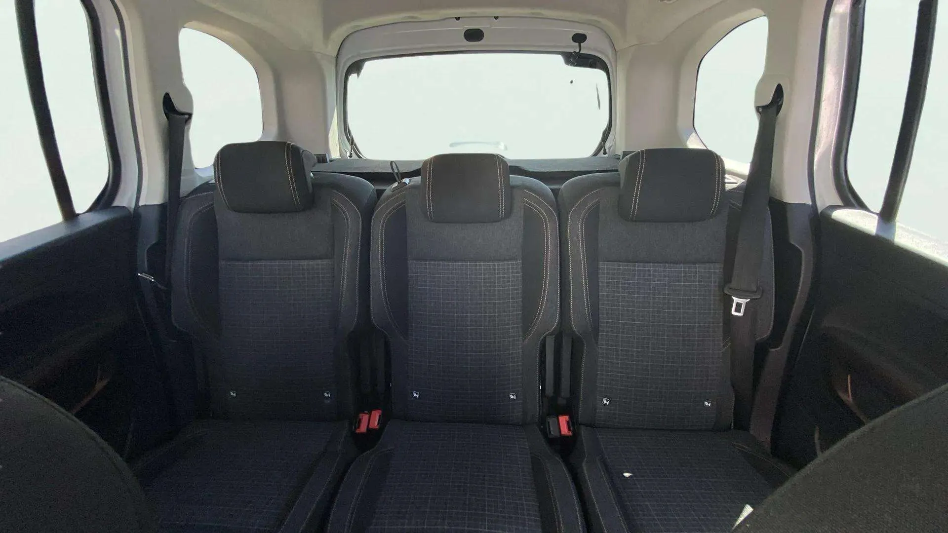 Peugeot Rifter GT BlueHDi 130 - foto 16