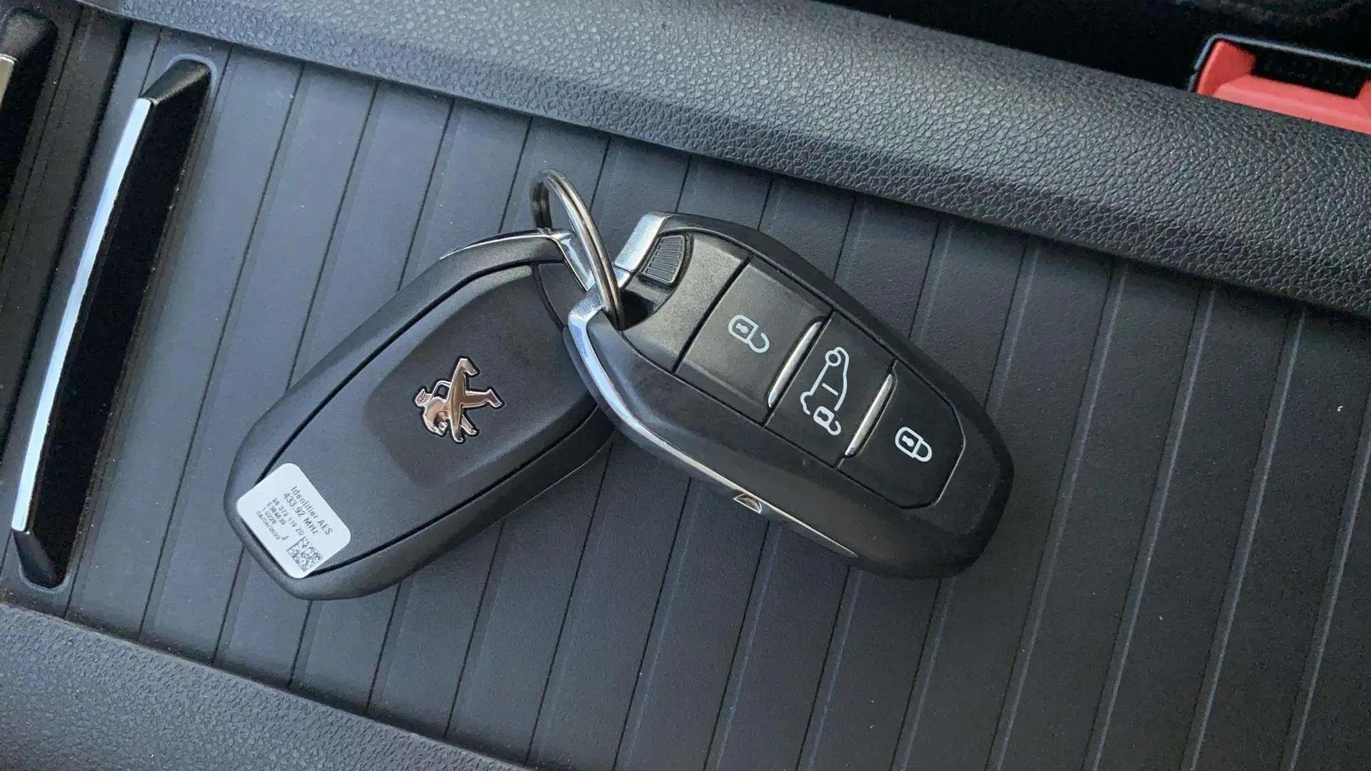 Peugeot Rifter GT BlueHDi 130 - foto 17